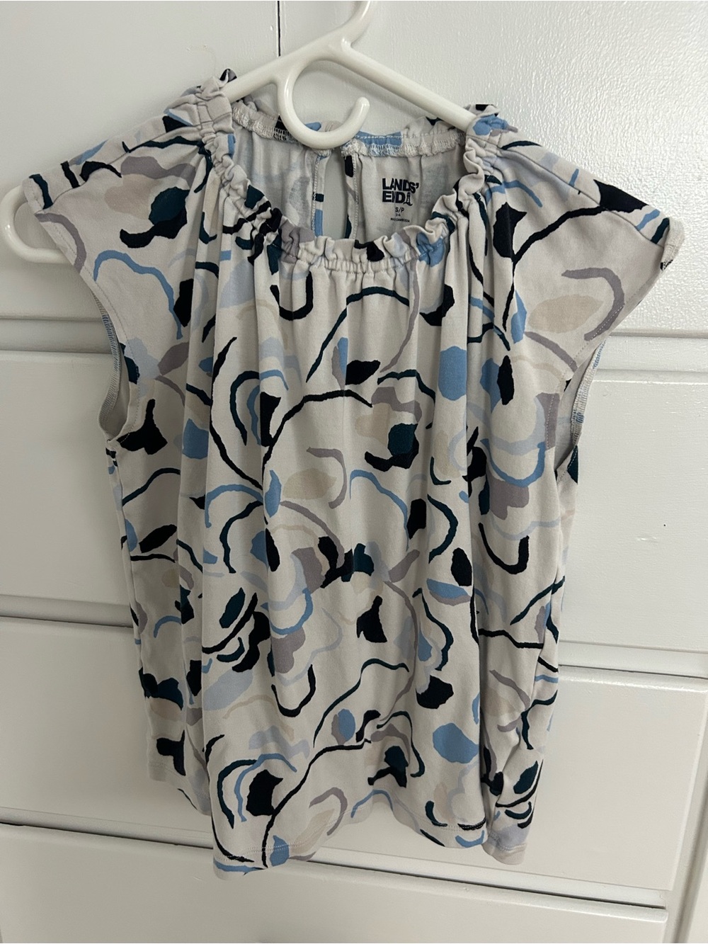 Chase Apparel Lands’ End printed ruffle edge sleeveless top size extra small